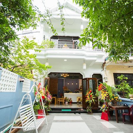 Shark Homestay Hue Bagian luar foto