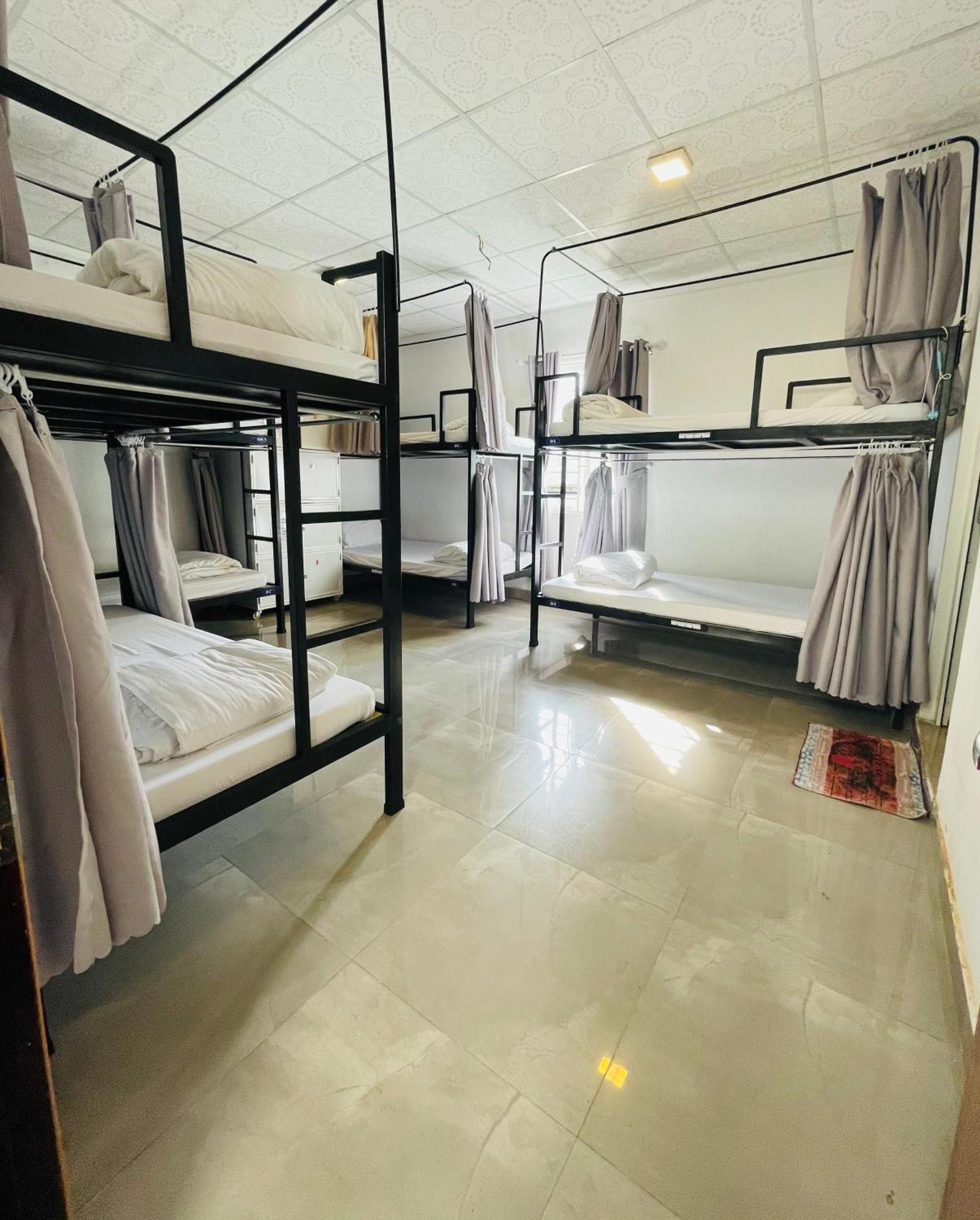 Shark Homestay Hue Bagian luar foto