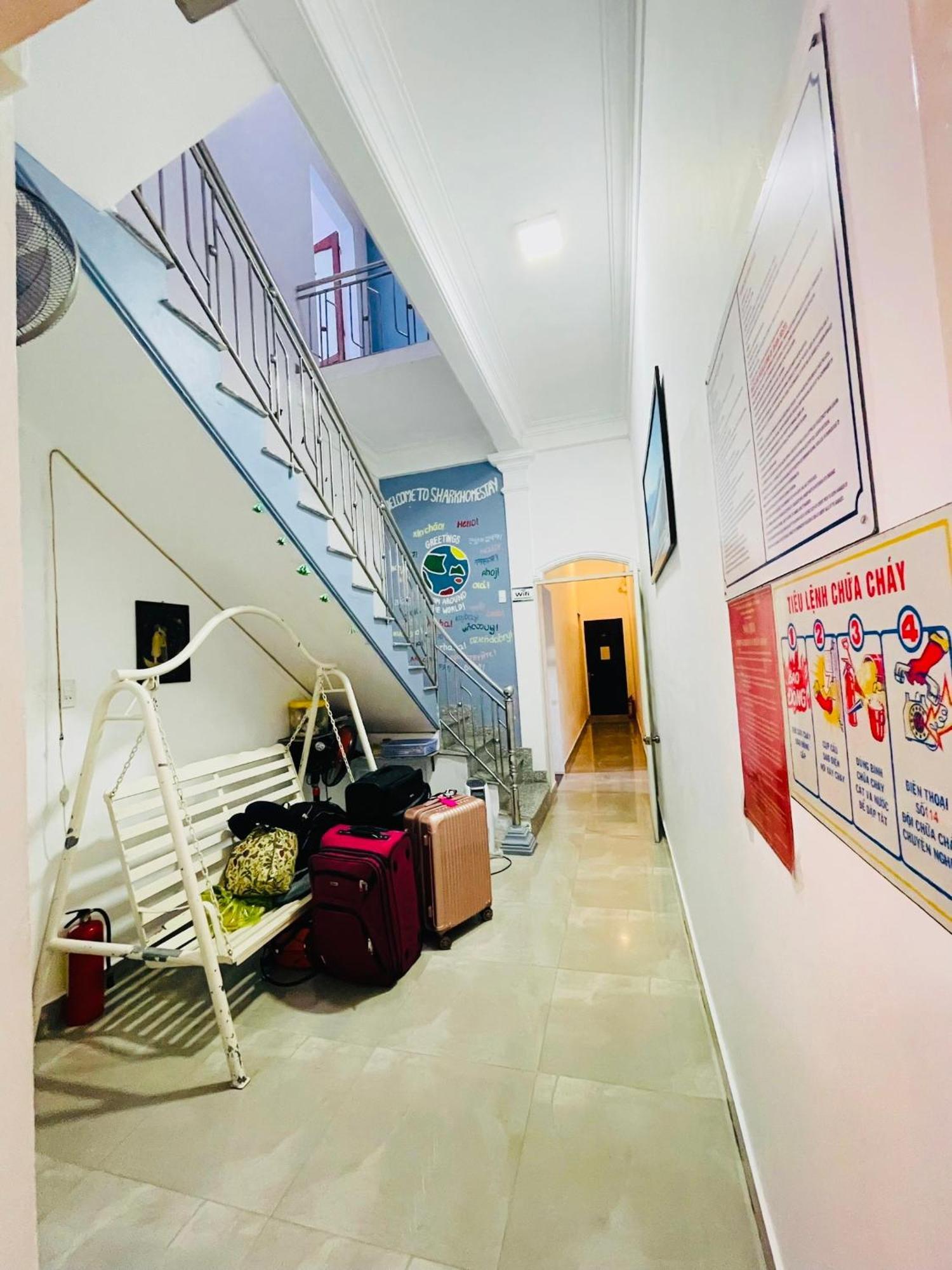 Shark Homestay Hue Bagian luar foto