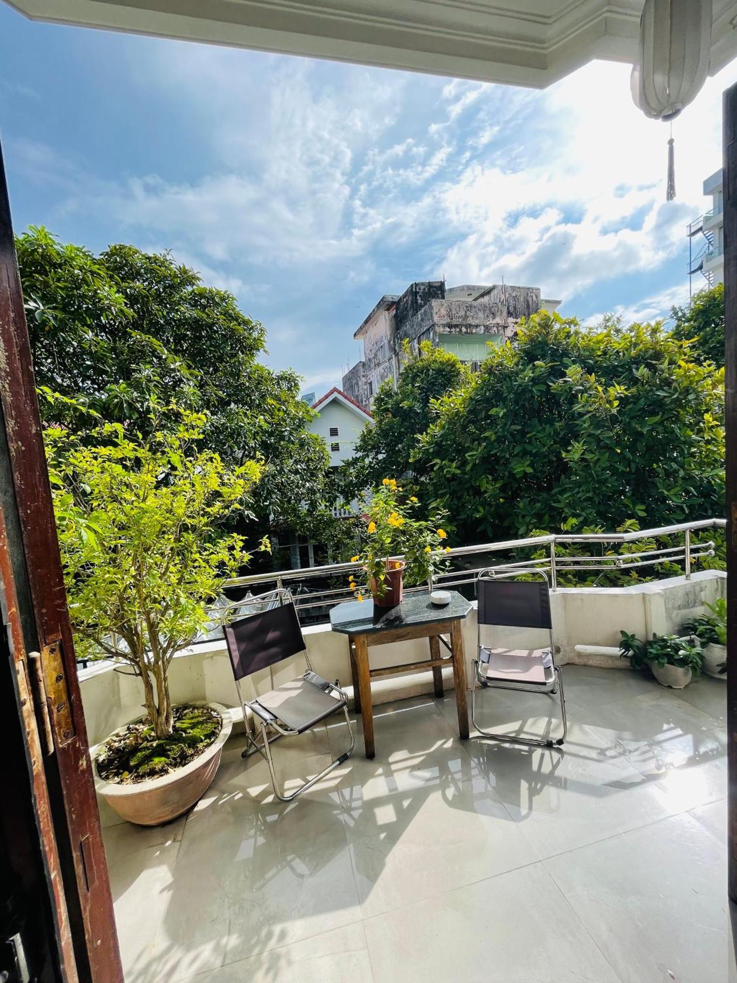Shark Homestay Hue Bagian luar foto