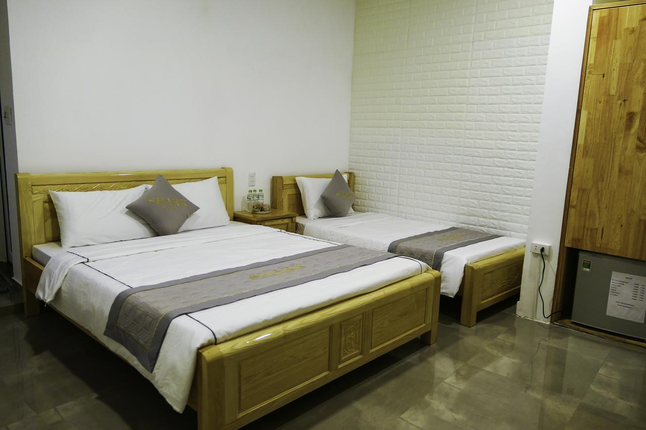 Shark Homestay Hue Bagian luar foto