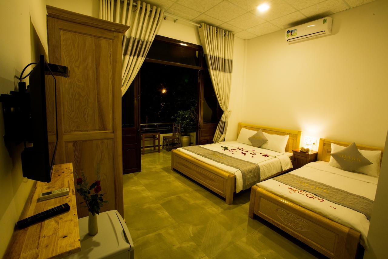 Shark Homestay Hue Bagian luar foto