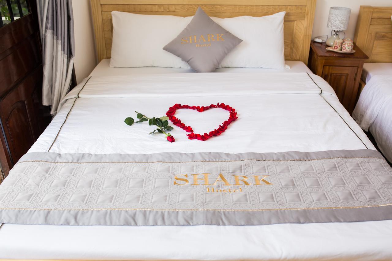Shark Homestay Hue Bagian luar foto