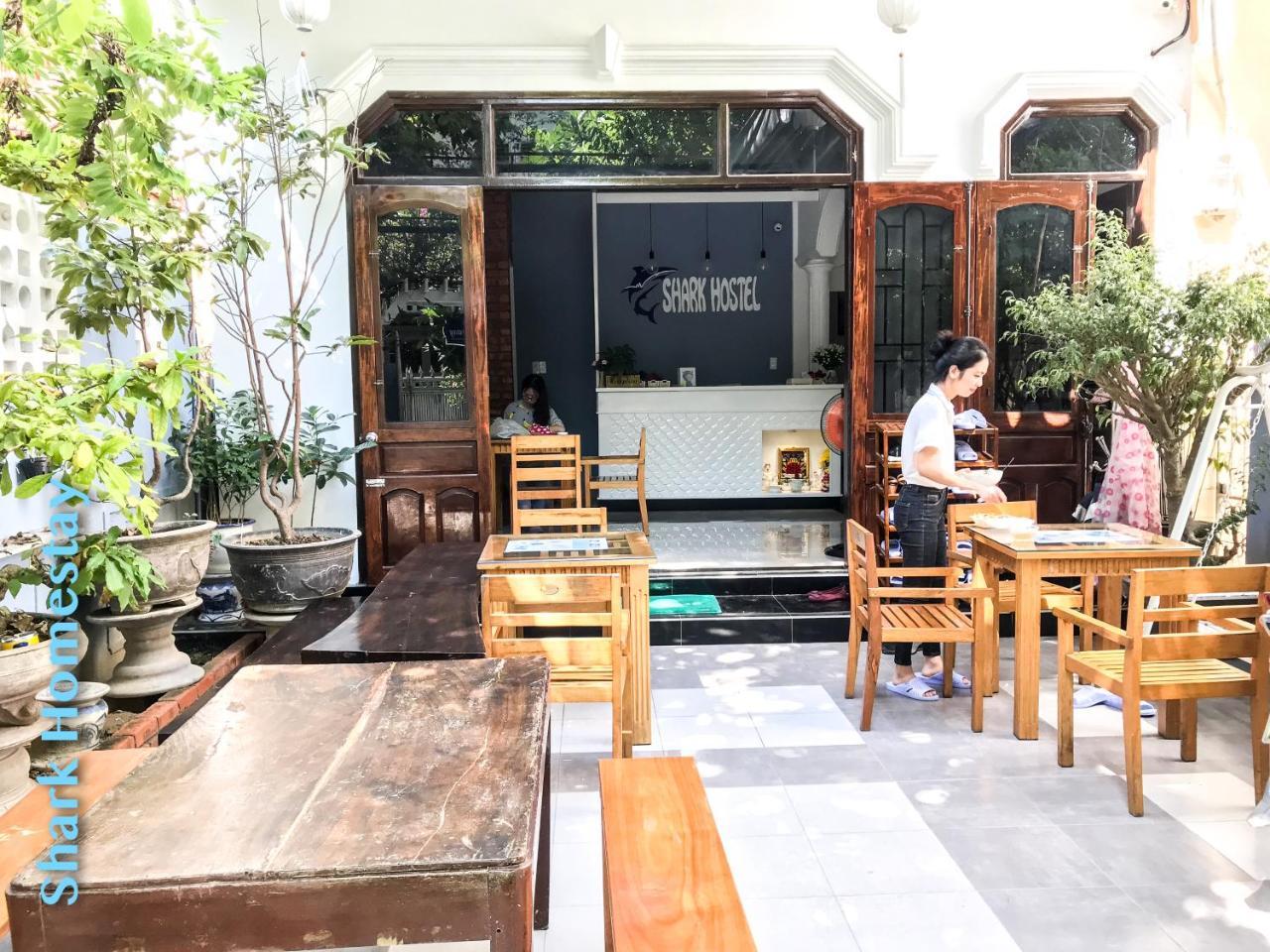 Shark Homestay Hue Bagian luar foto