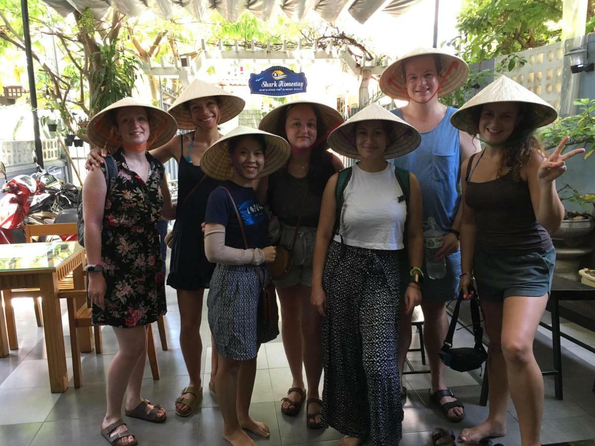 Shark Homestay Hue Bagian luar foto